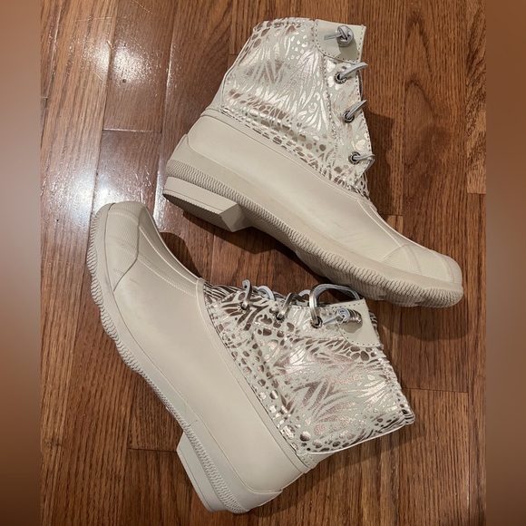 Sperry Saltwater Metallic Jacquard Duck Boot
Winter Duck Boots - Lug Sole size•7 - Picture 4 of 9